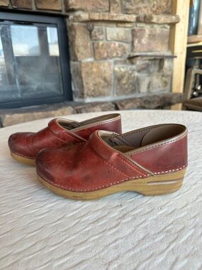 Beautiful Sienna Red Slip-On Leather Dansko Clog